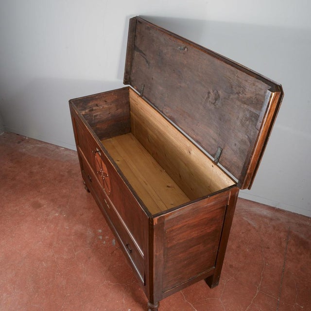 Cassacomo Chest Inlaid and Veneered with Various Woods, Italy, 19th Century For Sale - Image 16 of 18