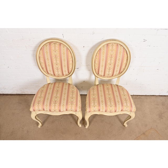 1960s Karges French Provincial Louis XV Cream Lacquered and Gold Gilt Side Chairs or Dining Chairs, Pair For Sale - Image 5 of 11