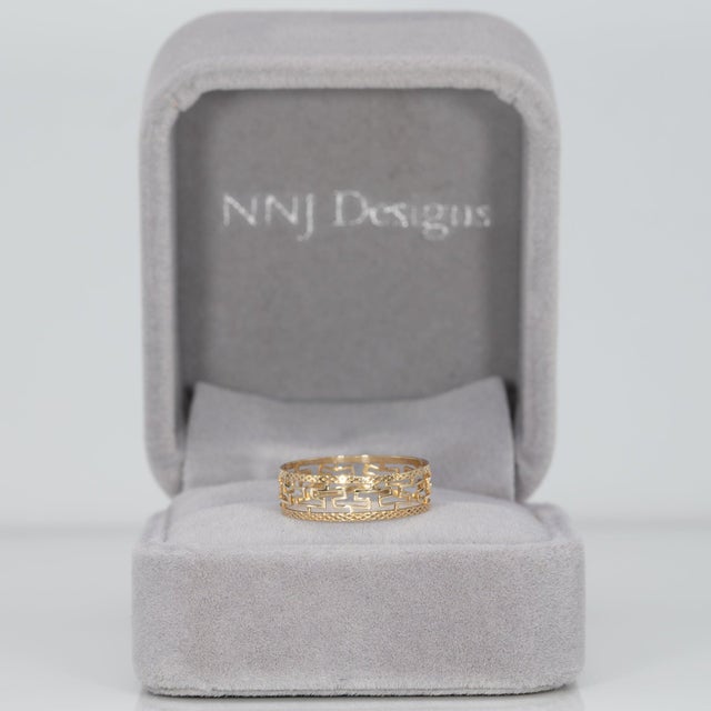 Modern Estate Gold Band: Solid 14k Gold – Simple Minimalist Everyday Gold Jewelry, Size 6.75 For Sale - Image 3 of 6