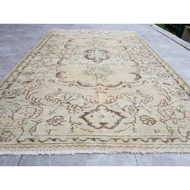 1960s 1960s Oushak Anatolian Wool Rug For Sale - Image 5 of 9