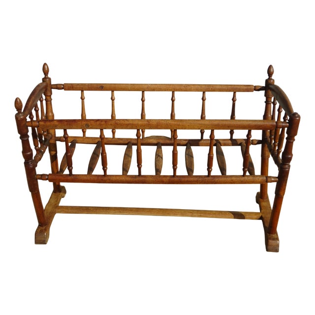 Antique Cradle in Walnut For Sale