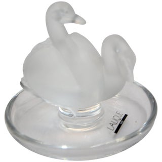 French Lalique Deux Cygnes Pair of Swans Clear and Satin Crystal Ring Dish For Sale