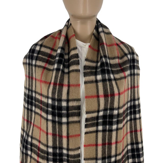 English Burberry Light Brown Plaid 100% Wool Scarf For Sale - Image 3 of 10