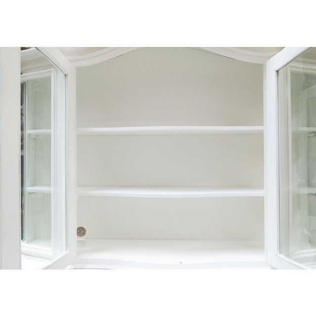 Double-body wooden sideboard from the 1970s in a 17th-century style. the upper part is glass with curved sides. Two doors...