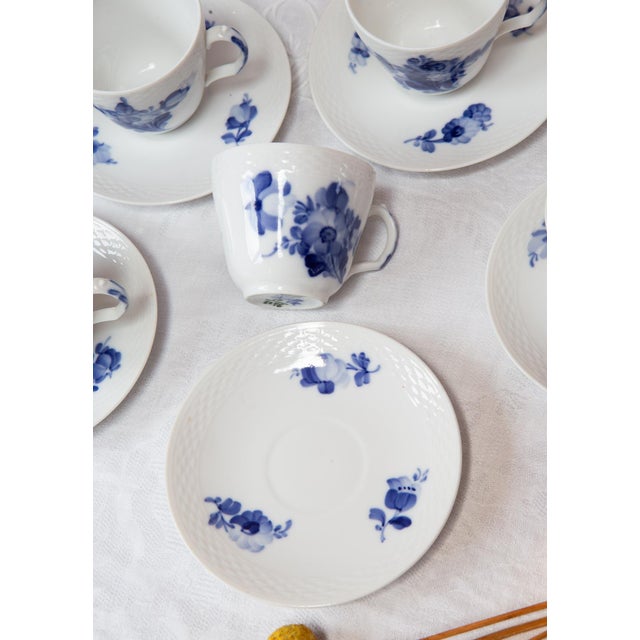 Danish Porcelain Blå Blomst Mocha Cup Set from Royal Copenhagen, 1980s, Set of 20 For Sale - Image 9 of 11