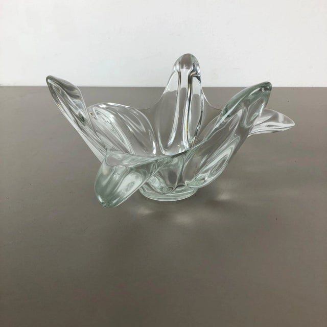 1970s Large French Floral Crystal Glass Shell Bowl from Art Vannes, France, 1970s For Sale - Image 5 of 18