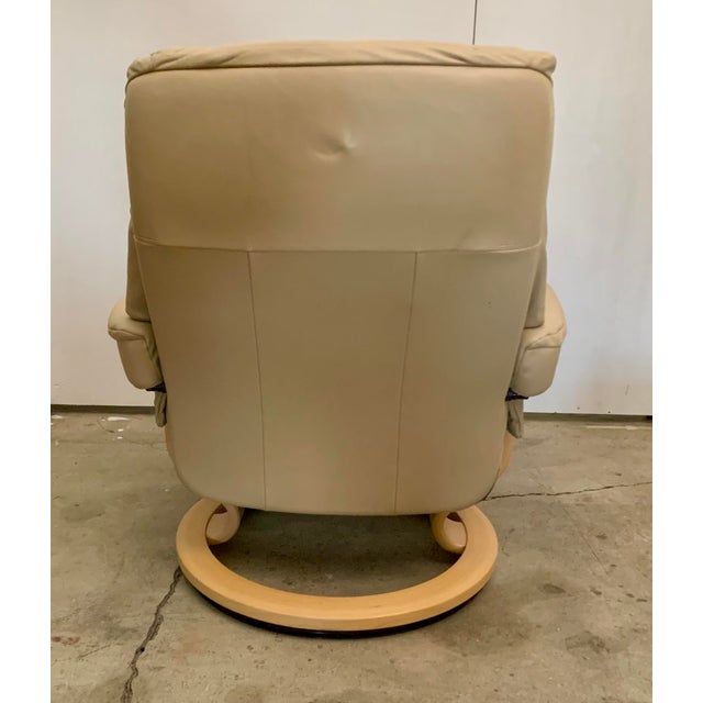 Cream 1970s Attributed to Ekornes Stressless Adjustable Sandstone Leather Recliner Ottoman Norway Medium For Sale - Image 8 of 15