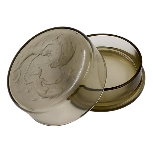 Powder Box with Three Swimming Mermaids attributed to René Lalique For Sale