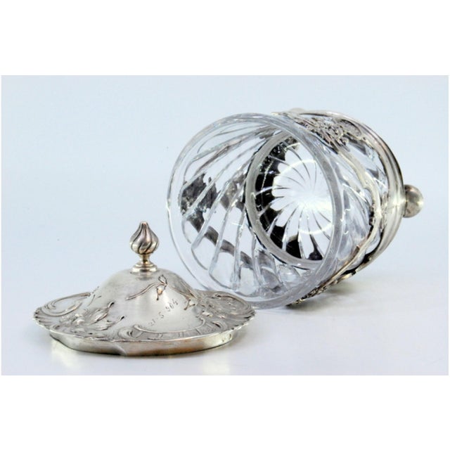 Silver Bonbon Box with a Cut Glass Core and Relief with Flowers and Plant Motifs and Supported by Three Round Feet. For Sale - Image 6 of 10