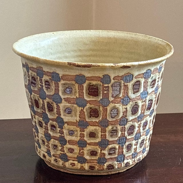 Offering a gorgeous mid-century modern studio stoneware planter / cachepot. Love the bold geometric patterns on this piece...