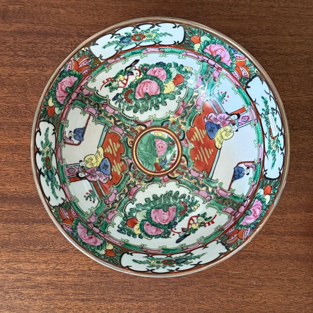 1980s Chinese Famille Rose Canton decorative bowl, made of porcelain and of medium size. Most items found at Pub & Oasis...