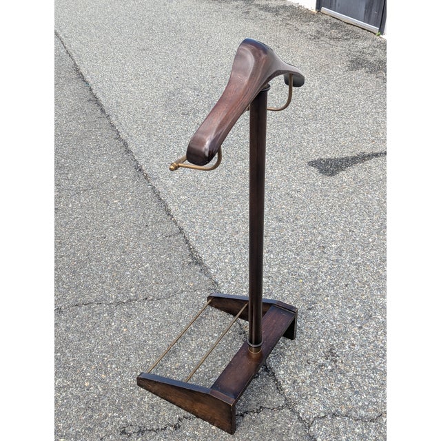 Traditional Mid 20th Century Gentleman’s Floor Standing Valet With Pole for Hanging Pants For Sale - Image 3 of 8