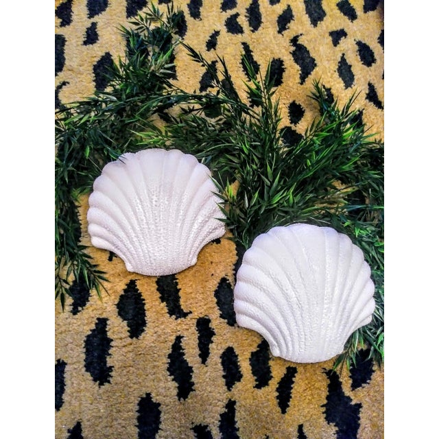 A Set of 2 Coastal Palm Beach Regency Textured White Clam ...