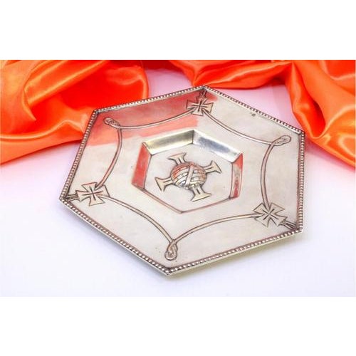 Silver Ring in Hexagonal Shape For Sale - Image 4 of 6