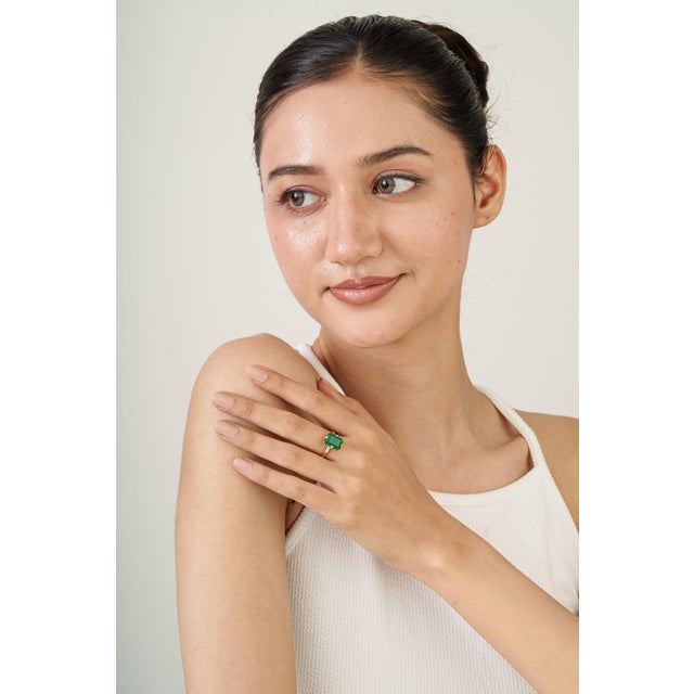 Early 21st Century 4.58 Carat Zambian Emerald Statement Solitaire Ring in 18k Yellow Gold Size 8 For Sale - Image 5 of 14