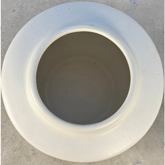 1960s Ceramic Vase in White by Jan Bontjes Van Beek for Dr. Ing. Alfred Ungewiss, Germany, 1960s For Sale - Image 5 of 6