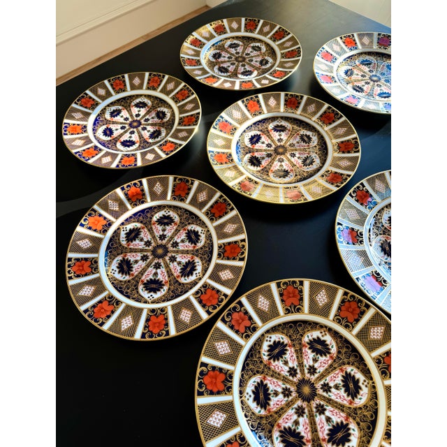 Royal Crown Derby Porcelain 1968 Royal Crown Derby Old Imari ~ Pattern 1128 ~ XXXI ~ Main Course Plate For Sale - Image 4 of 8