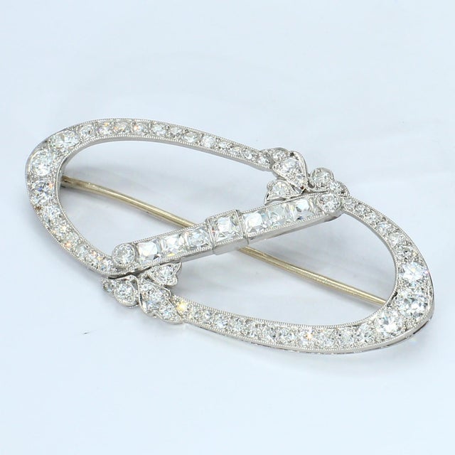 Traditional Late 19th Century Elegant Oval Brooch With French & Mixed-Cut Diamonds For Sale - Image 3 of 4