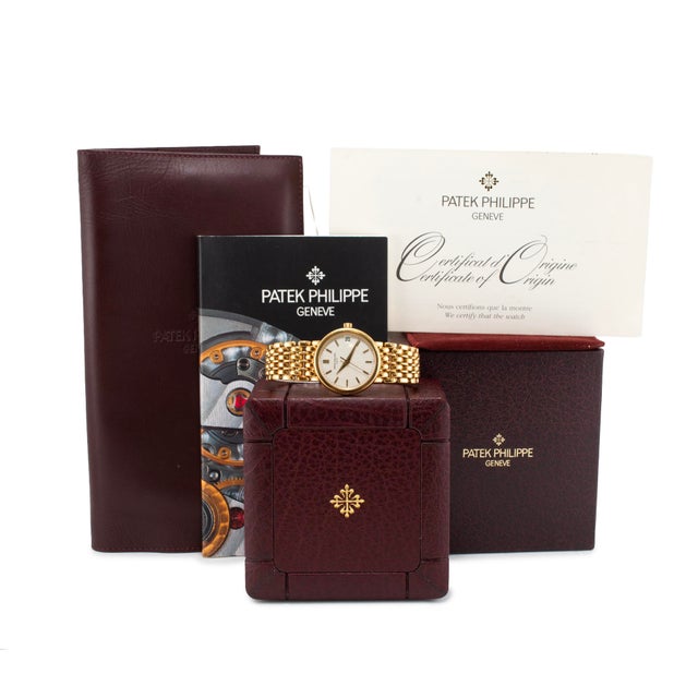Gold Vintage Patek Philippe Calatrava 34mm 3998/1j 18k Yellow Gold Automatic Watch For Sale - Image 8 of 9