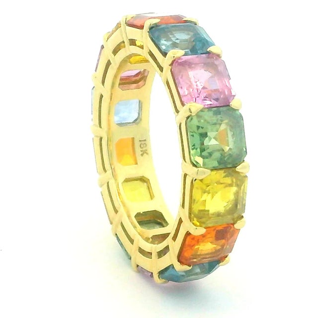 Contemporary 18k Yellow Gold Multi-Color Sapphire Eternity Ring – Italian Fine Jewelry, Size 6 For Sale - Image 3 of 11