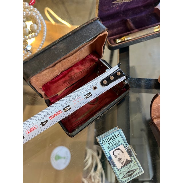 Instant Collection of Vintage Men's Razors and Razor Kits For Sale - Image 9 of 11