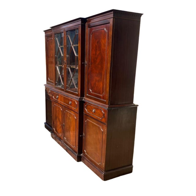 Magnificent mahogany bookcase/secretary in Victorian style. Dimensions: Height 194 cm, Length 180 cm, Depth 35 cm....
