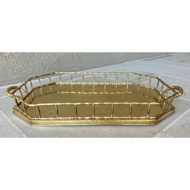 Chinoiserie Circa 1970 Nicely-Sized Hollywood Regency-Style Brass Faux Bamboo Octagonal Dual-Handled Tray For Sale - Image 3 of 12