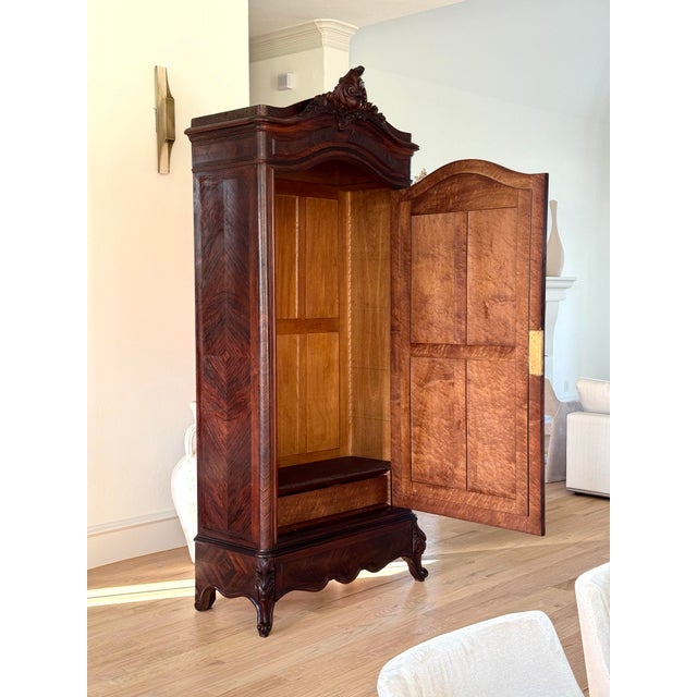 Wine 19th Century French Louis XV Hand Carved Walnut Armoire Vitrine With Single Glass Door For Sale - Image 8 of 12
