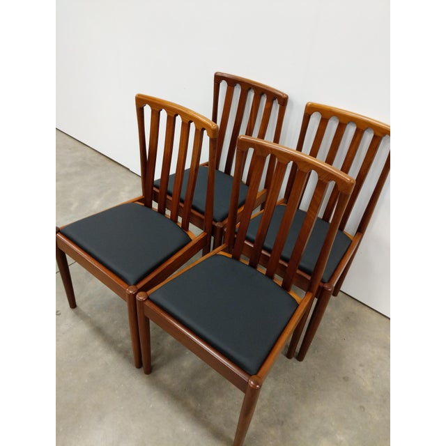 Set of 4 Vintage Mid Century Modern Dining Chairs Attributed to Meredew For Sale In New York - Image 6 of 8