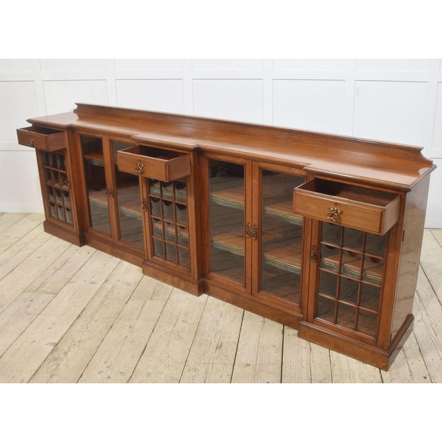 Large Breakfront Low Bookcase in Walnut, 1890s For Sale - Image 15 of 18