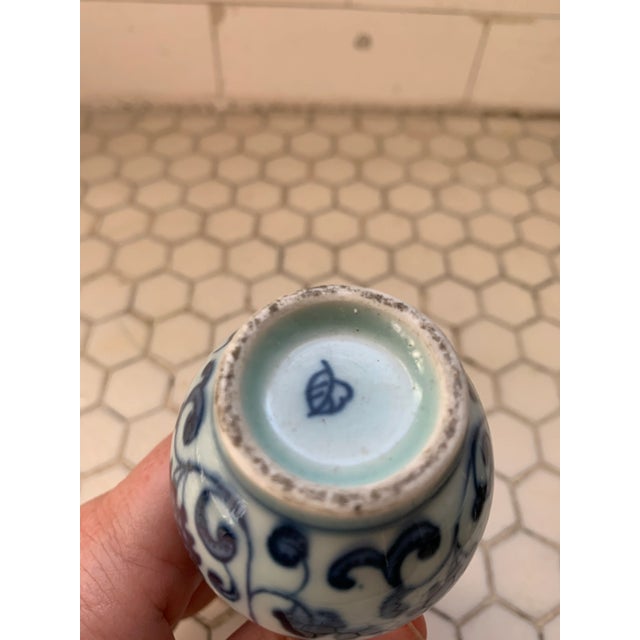 1990s Blue & White Porcelain Floral Chinoiserie Vase For Sale - Image 5 of 7