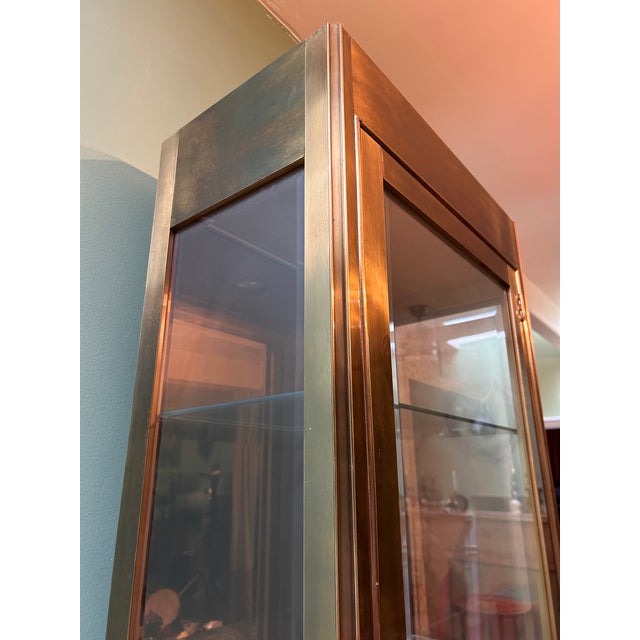 1970s Vintage 1970s MasterCraft-like Brass and Glass Vitrine Display Cabinet For Sale - Image 5 of 9