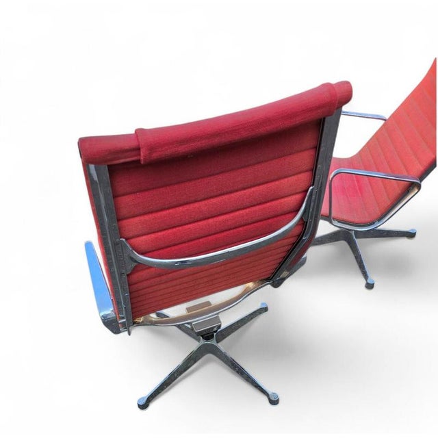 Aluminum 124 Swivel Armchair by Charles & Ray Eames Herman Miller, Set of 2 For Sale - Image 3 of 18
