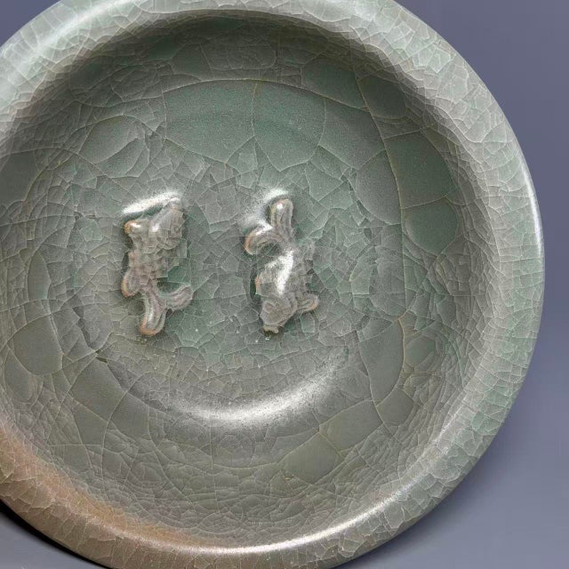 Antique Chinese Longquan celadon bowl, decorated with molded twin fish motif inside. Fine natural crackle glaze, classic...