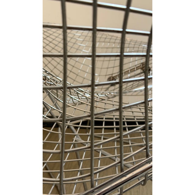 Mid-Century Modern Wire 421 and 422 Diamond Chairs in Silver and Blue by Harry Bertoia for Knoll, 1970s, Set of 2 For Sale - Image 3 of 18