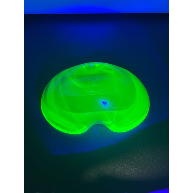 1960s Rare MCM Biomorphic Murano Uranium Glass Bowl by Antonio Da Ros for Cenedese For Sale - Image 13 of 13