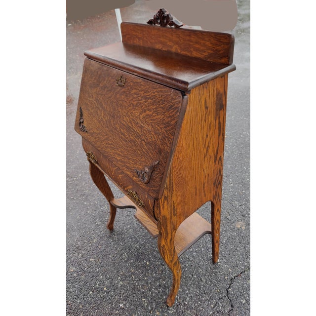 Good structural condition. High End craftsman construction, Desk light scratches and blemishes with No structural Damage,...