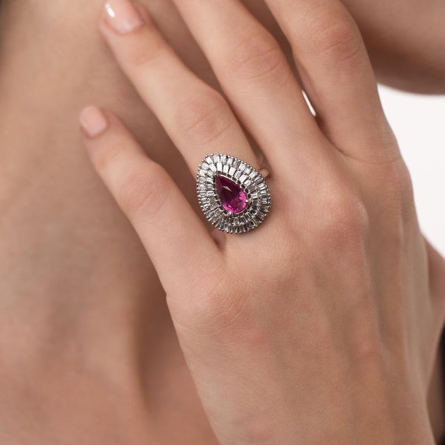 1990s Vintage Gia 2.84 Carat No Heat Pink Sapphire Diamond White Gold Ballerina Ring, Size 6.5 For Sale - Image 5 of 6
