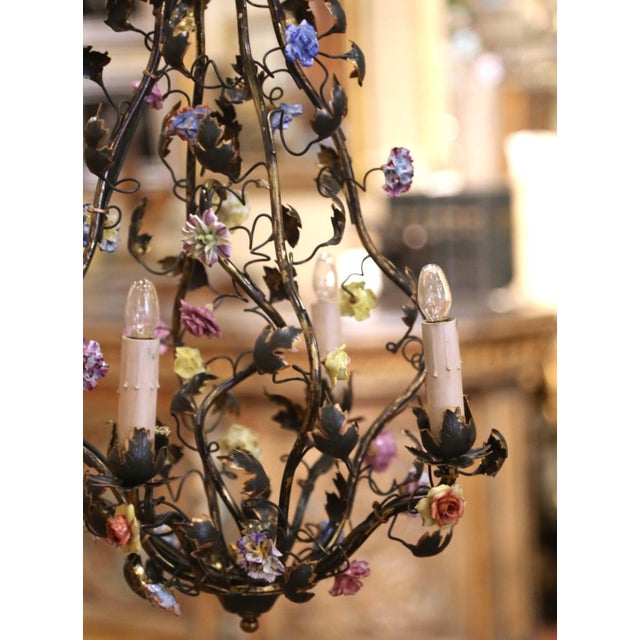 Early 20th Century French Louis XV Four-Light Porcelain Flower Chandelier For Sale In Dallas - Image 6 of 8