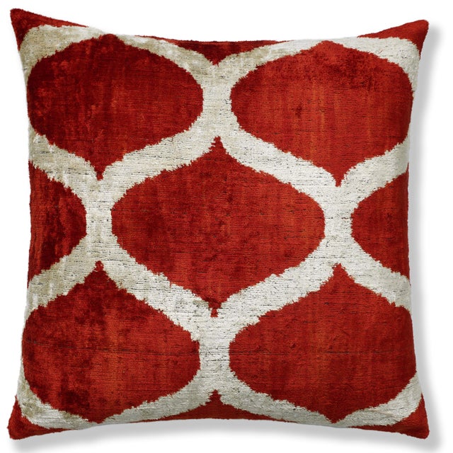 "Infuse your home with the warmth of autumn all year round with this stunning 20x20 inch silk velvet pillow. The design...