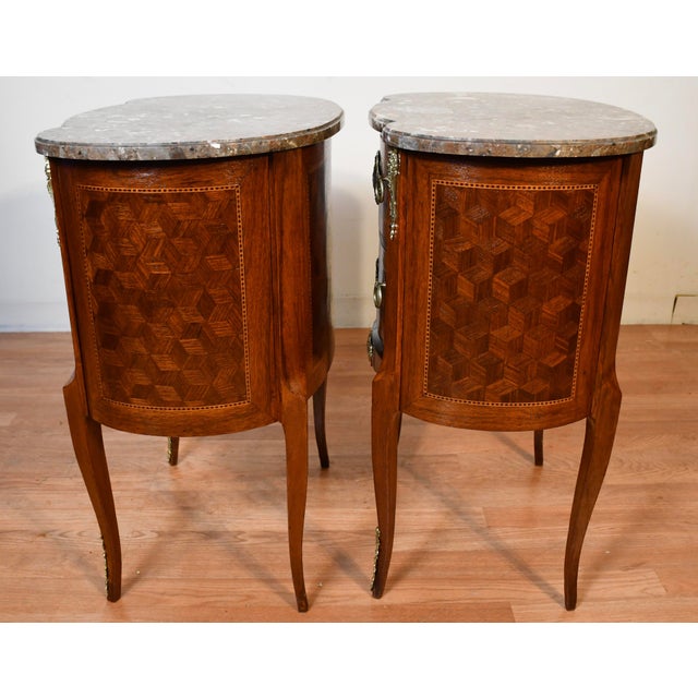1890s Antique French Louis XV Walnut Marble Top Pair Nightstands Bedside Tables For Sale - Image 16 of 18