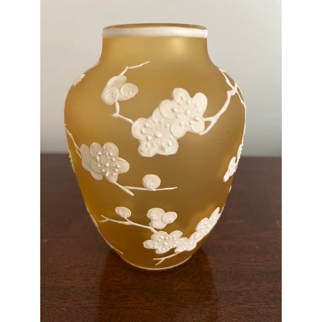 Early 20th Century Thomas Webb Cameo Yellow Glass Vase For Sale In Chicago - Image 6 of 12