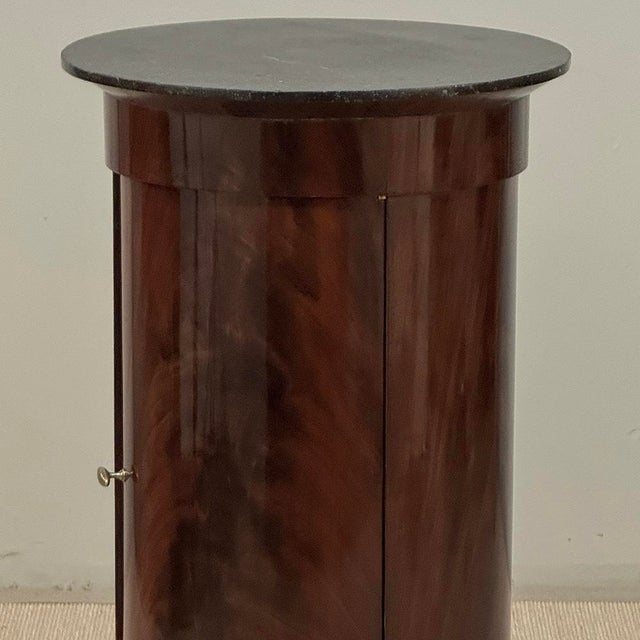 Early 19th Century French Empire to Louis Philippe Mahogany Marble Top Cabinet ~ Pedestal For Sale - Image 10 of 18