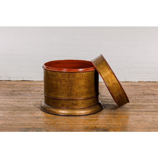 Burmese Vintage Negora Lacquer Circular Storage Bin with Vertical Stripes For Sale - Image 10 of 12