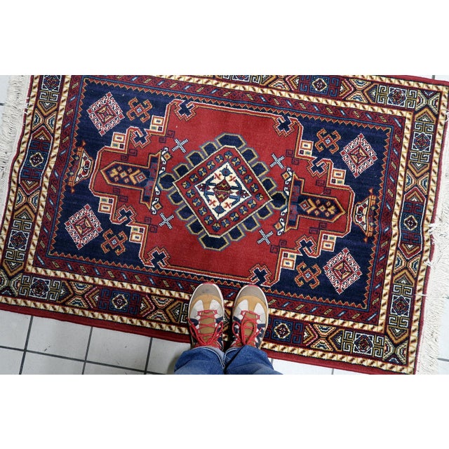 Textile 1950s, Vintage European Persian-Style Shiraz Rug 3 X 4 For Sale - Image 7 of 12