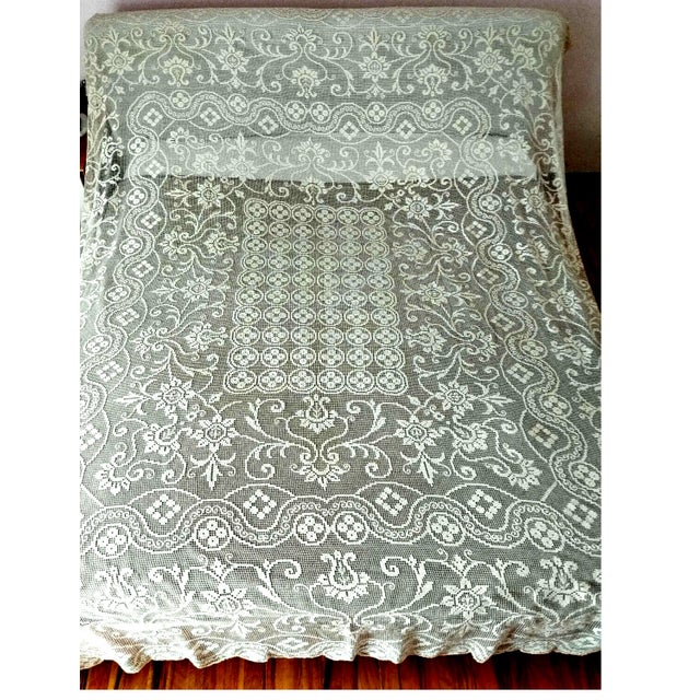 Antique Ecru Bedspread with Modano Filet Net, Venice, Italy, 1950s For Sale - Image 4 of 10