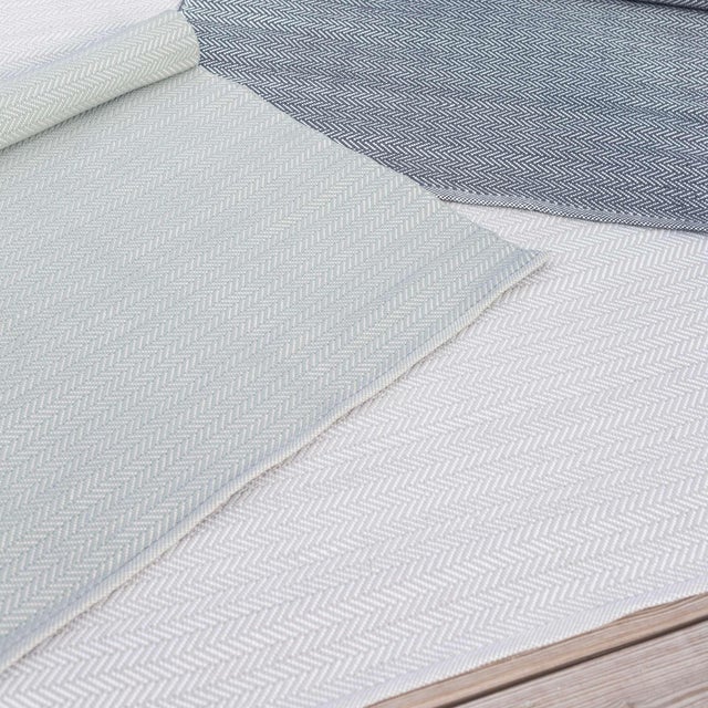 2020s Dash & Albert by Annie Selke Herringbone Pearl Grey/White Indoor/Outdoor Rug, 4' x 6' For Sale - Image 5 of 6