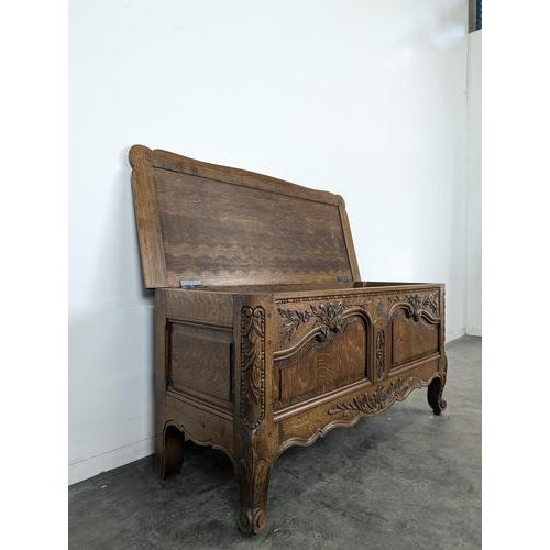 Louis XV Chest in Carved Oak For Sale - Image 3 of 9