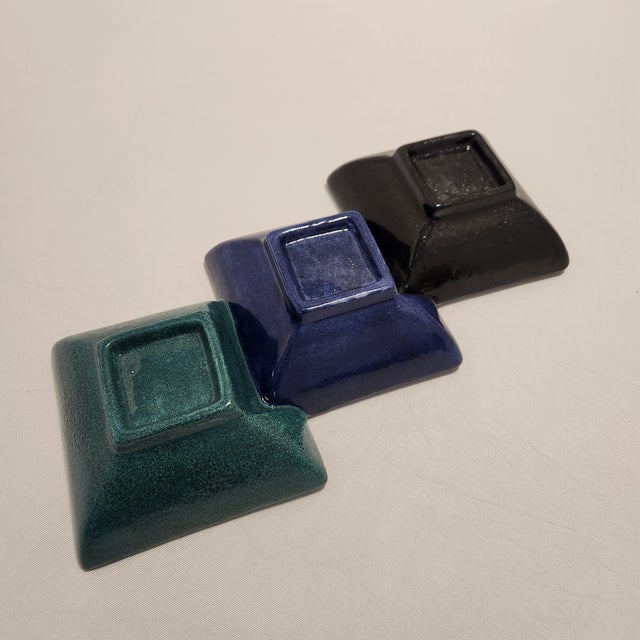 1990s Mid-Century Modern Triple Sectional Stoneware Appetizer Tray – Teal, Purple, Black Reactive Glaze - Set of 3 For Sale In Orlando - Image 6 of 10