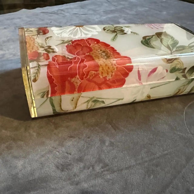 White 1970s Iconic Modern Floral Lucite Italian Luxury Box by Ulderico Cavinato For Sale - Image 8 of 12